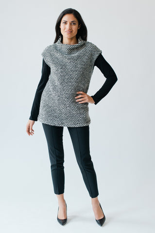 Comfortable and versatile sleeveless sweater